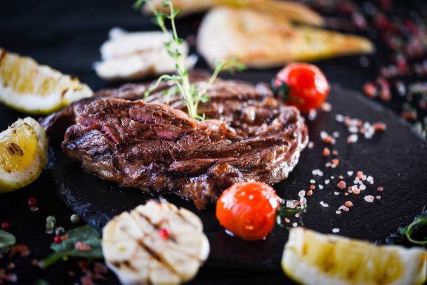 delicious rib eye steak with grilled vegetables & fresh spices - Фото, изображение