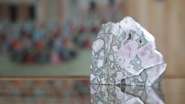 Roccia lucidata rodocrosita. Roccia rosa semipreziosa, roccia nazionale argentina. La Toma, San Luis, Argentina
 - Filmati, video