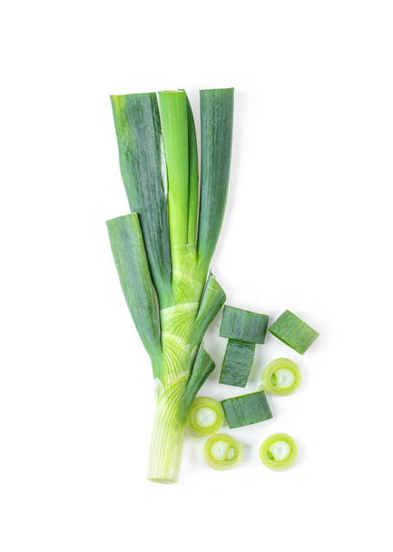 Green Japanese Bunching Onion on White Background (en inglés). vista superior - Foto, imagen