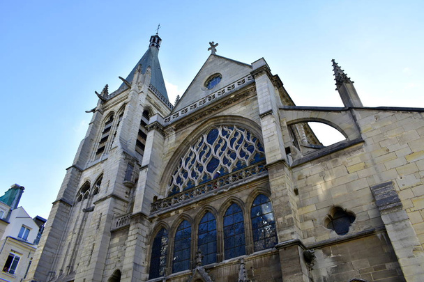 Svatý Severin okázalý gotický kostel s modrou oblohou. Paříž, Francie. - Fotografie, Obrázek