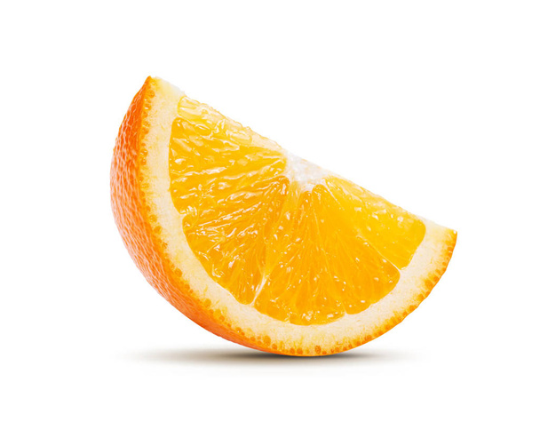 Fetta di frutta arancione isolata su sfondo bianco
 - Foto, immagini