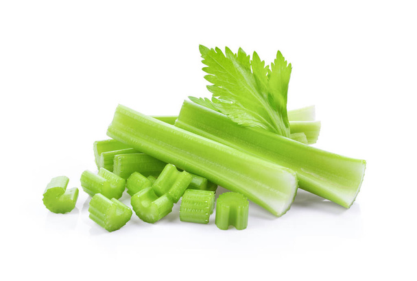čerstvý celer izolovaný na bílém pozadí. plná hloubka pole - Fotografie, Obrázek