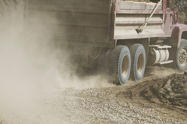 Truck Carrying A Load Of Gravel - Foto, imagen