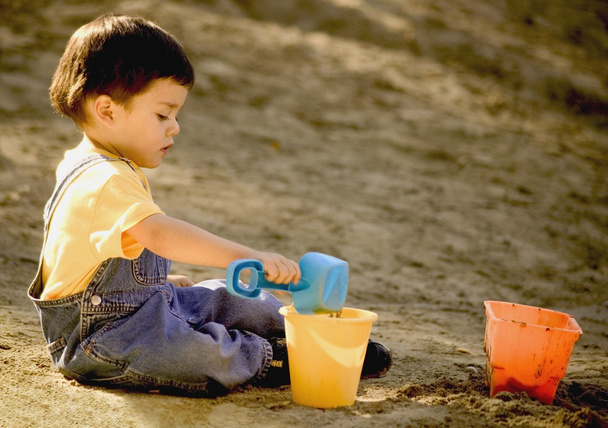 Child Plays In The Sand - Fotoğraf, Görsel