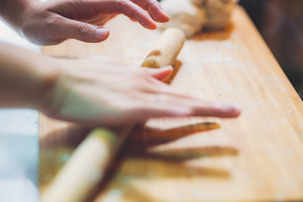 Woman prepare dumpling skin, Making dough  on wooden table - Foto, imagen