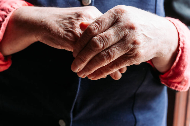 Older woman hands. Rheumatism, arthritis, joint pain - Zdjęcie, obraz