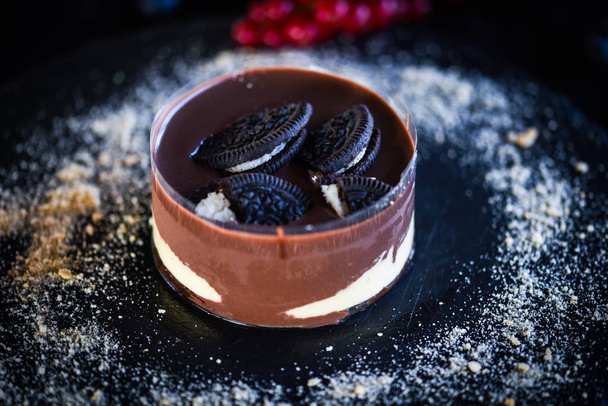 вкусный шоколадный восторг - орео торт вблизи зрения
 - Фото, изображение
