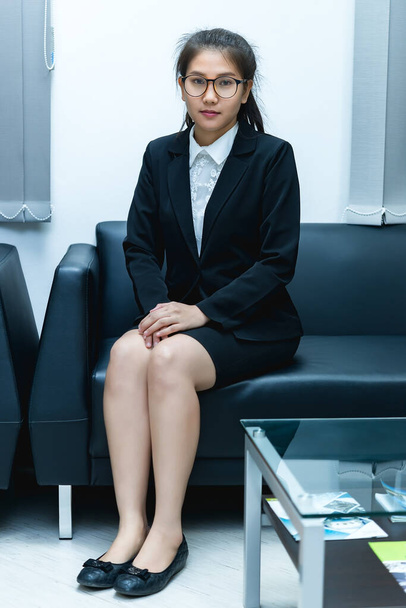Asian businesswoman working on the desk at office - Foto, Bild