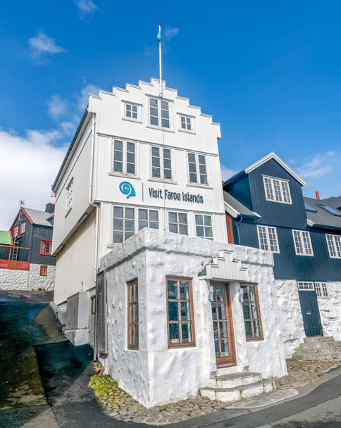 Látogasson el a Feröer-szigetek épületébe Torshavn kikötőjében, Feröer-szigeteken - Fotó, kép