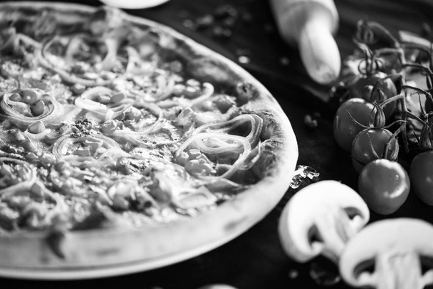 delicious italian pizza with fresh ingredients - diavola, capriciosa, margarita, prosciutto & fungi, tuna, vegetarian, calzone - Photo, Image