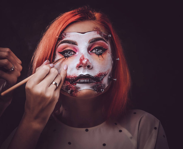 Maquillaje artista está creando arte de miedo para Halloween
 - Foto, imagen
