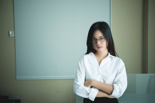 Secretary beautiful girl  in the office of the company.Thailand people,Portrait of business woman - Фото, зображення