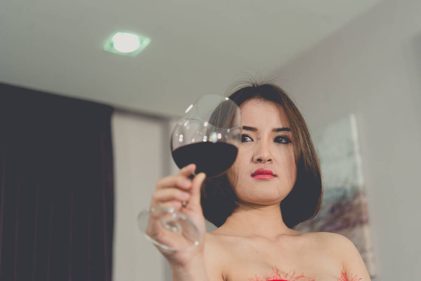 Asian woman broken heart with whiskey in hand on vintage style,she heart break from love,sad woman concept - Foto, Bild