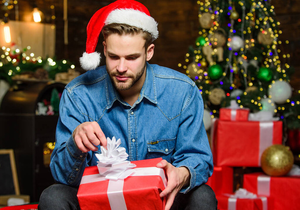 Shopping concept. How to Choose Perfect Gift. Man Santa claus with gift box. Handsome guy celebrate christmas. Perfect gift is combination of thought delivery and presentation. Winter holidays - Foto, Bild