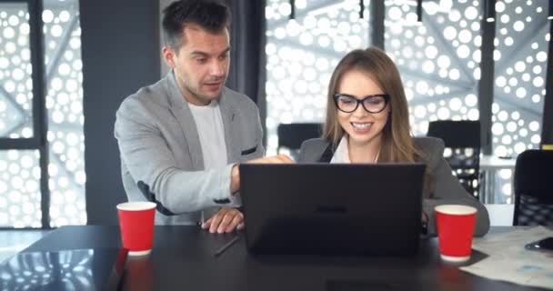 Teamwork Success in Office - Video