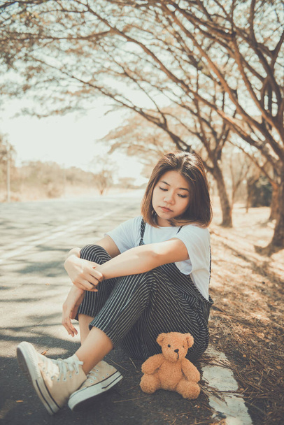 Sad woman sitting side road vintage style, heartbreak girl concept - Foto, Imagem