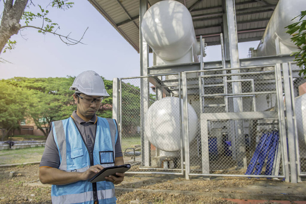 Engineers work place to keep liquid helium,preventive maintenance schedule checking,Thailand people - Foto, Imagen
