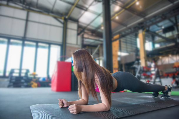 Beautiful asian woman training in the gym, Thailand  - Φωτογραφία, εικόνα