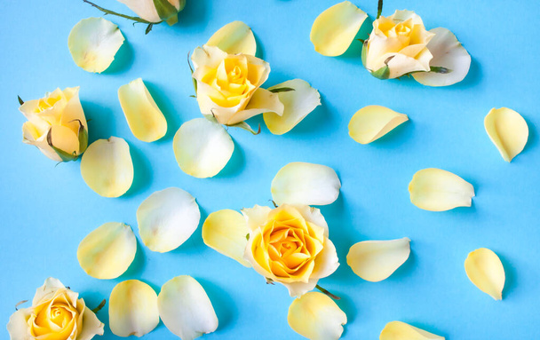 Pétales de rose jaune
. - Photo, image
