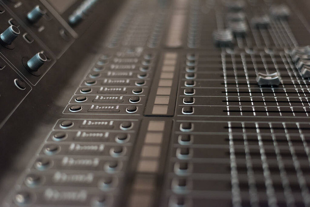 Ses karıştırıcı konsolu. Ses mikseri, müzik ekipmanları. Broadca - Fotoğraf, Görsel