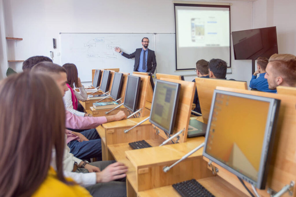 Male professor explain lesson to students and interact with them - Foto, afbeelding
