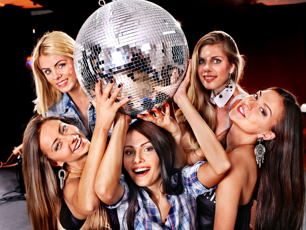 Frau auf Disco in Nachtclub. - Foto, Bild