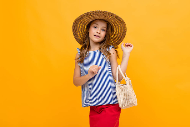 beautiful fashionable girl in straw hat  - Foto, Imagen