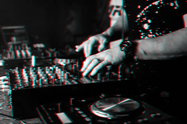 DJ mix music in a professional music boards and equipment - Valokuva, kuva