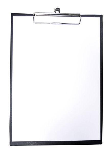 Klembord met een blanco vel papier op witte achtergrond - Foto, afbeelding