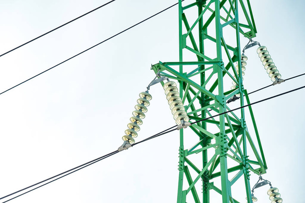 緑色の高電圧タワー、電源  - 写真・画像