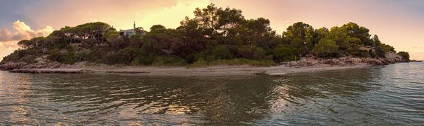 Закат на красивой дикой природе и очаровательный пляж
 - Фото, изображение