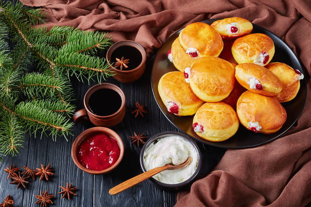 berliner, tasty German Donuts with Raspberry Jam - Φωτογραφία, εικόνα