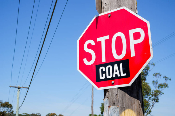 Zastavte těžbu uhlí v Austrálii. Miliony lidí po celé Austrálii se postavily proti Adaniho dolu. Zastavit kampaň Adani. - Fotografie, Obrázek