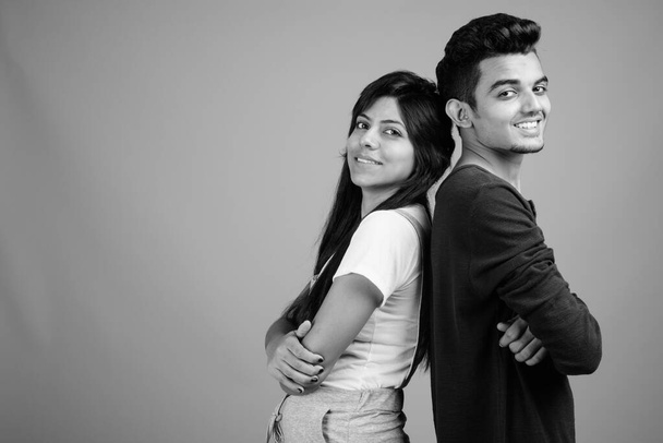 Young Indian man and young Indian woman together - Foto, imagen