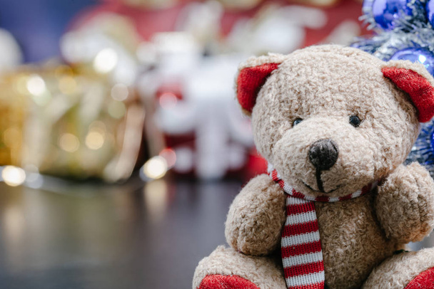 Weihnachten Urlaub Hintergrundkonzept mit Spielzeug, Dekorationen, Ornamenten - Foto, Bild