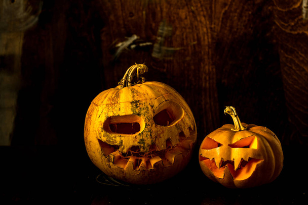 grande abóbora halloween no fundo preto
 - Foto, Imagem