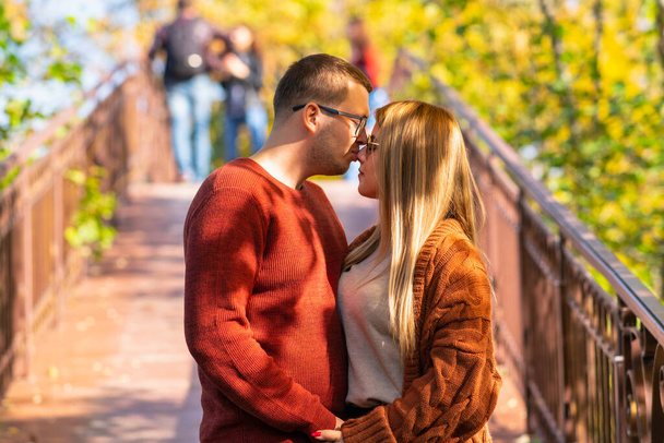 Loving young man and woman on a romantic date - 写真・画像