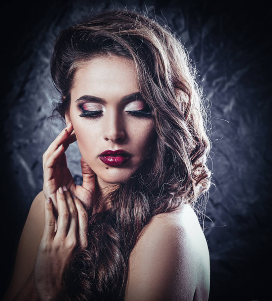 glamorous young woman with evening makeup. isolated - 写真・画像