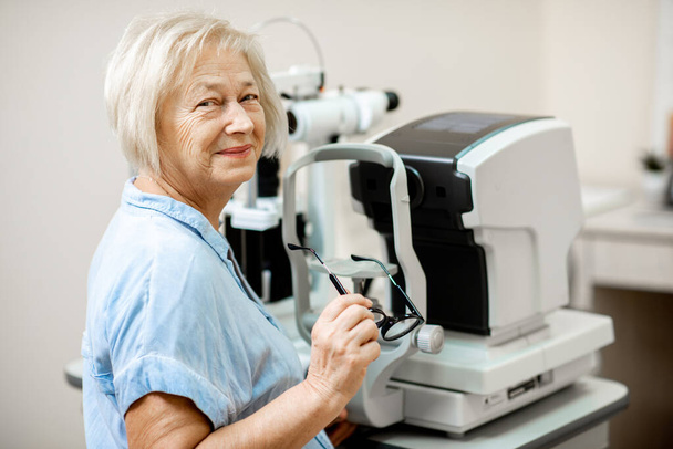 Senior woman at the ophthalmological office - Photo, Image