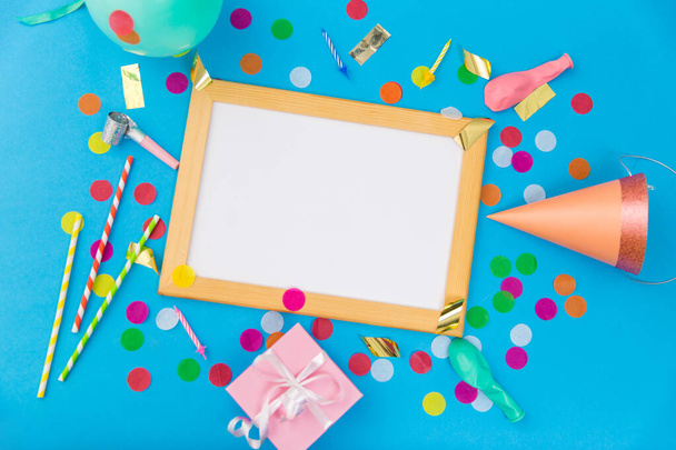 white board, birthday gift and party props - Foto, imagen