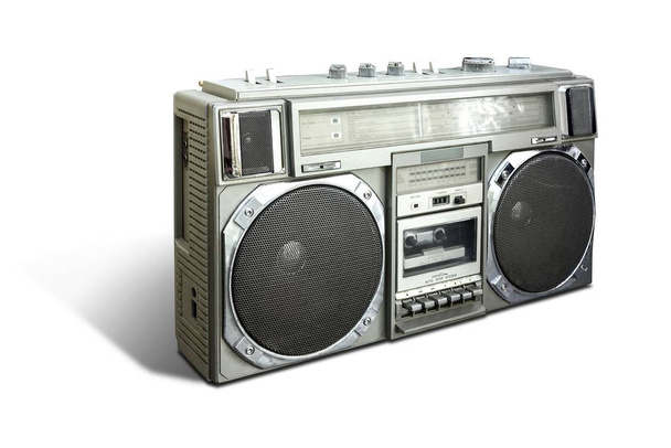 Винтажный радиокассетный бумбокс, изолированный на белом
 - Фото, изображение