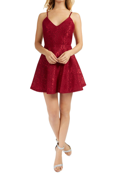 elegantes rotes einteiliges ärmelloses Kleid mit ausgestelltem Boden mit Reißverschluss am Rücken - mit weißem Hintergrund - Foto, Bild