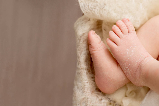  voet van de pasgeboren baby, kopieerruimte - Foto, afbeelding