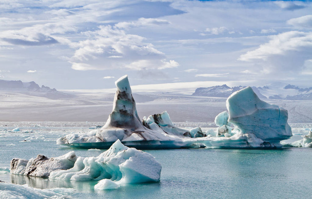 icebergs dans la lagune glaciaire de Jokulsarlon, Islande
 - Photo, image