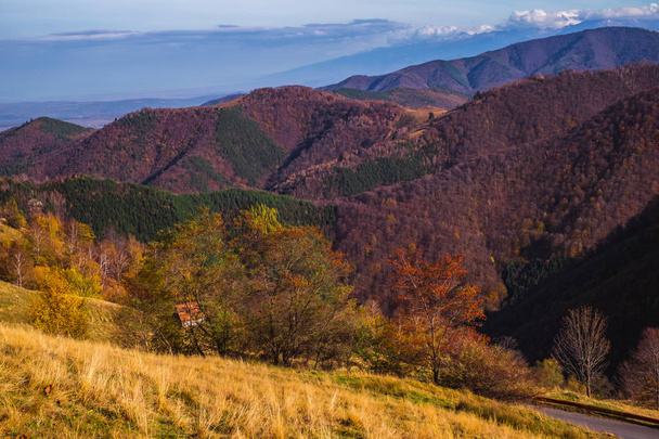 Sonbahar mevsiminde dağlar - Fotoğraf, Görsel
