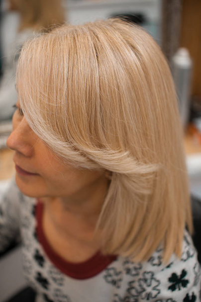 Blonde woman in profile - Foto, imagen