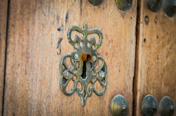 old doors close up view - knobs, design elements, architecture of the ancient doors within the streets of the spanish cities - Zdjęcie, obraz