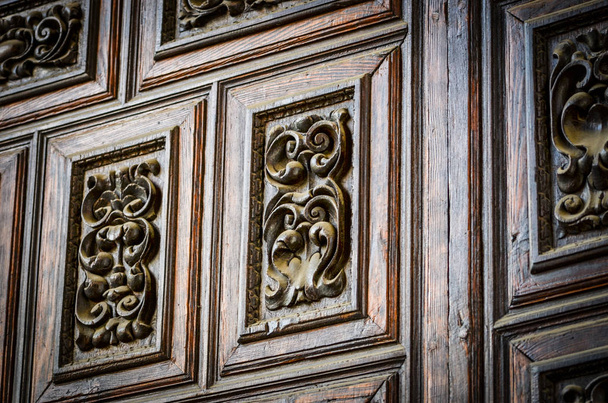 old doors close up view - knobs, design elements, architecture of the ancient doors within the streets of the spanish cities - Fotografie, Obrázek