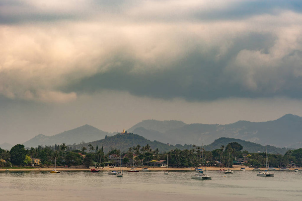 Mountains behind sandy beach under heavy cloudscape, Ko Samui Is - Φωτογραφία, εικόνα