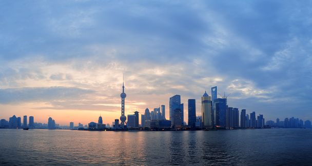 Silhouette der Skyline von Shanghai am Morgen - Foto, Bild